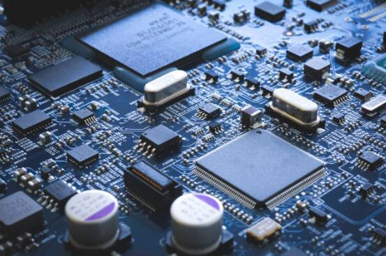 The difference of holes in PCB circuit board processing